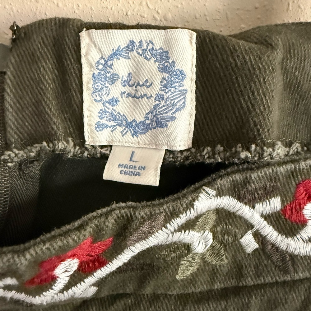 Blue Rain Olive Floral Embroidered Scalloped Mini Skirt Size L - Picture 8 of 8